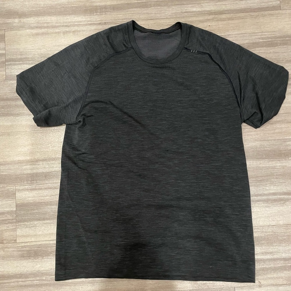 Lululemon metal vent tshirt